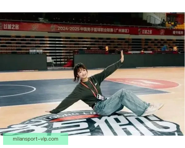 杨瀚森女友抱利拉德儿子转圈圈晒合影 幸遇你开心不已